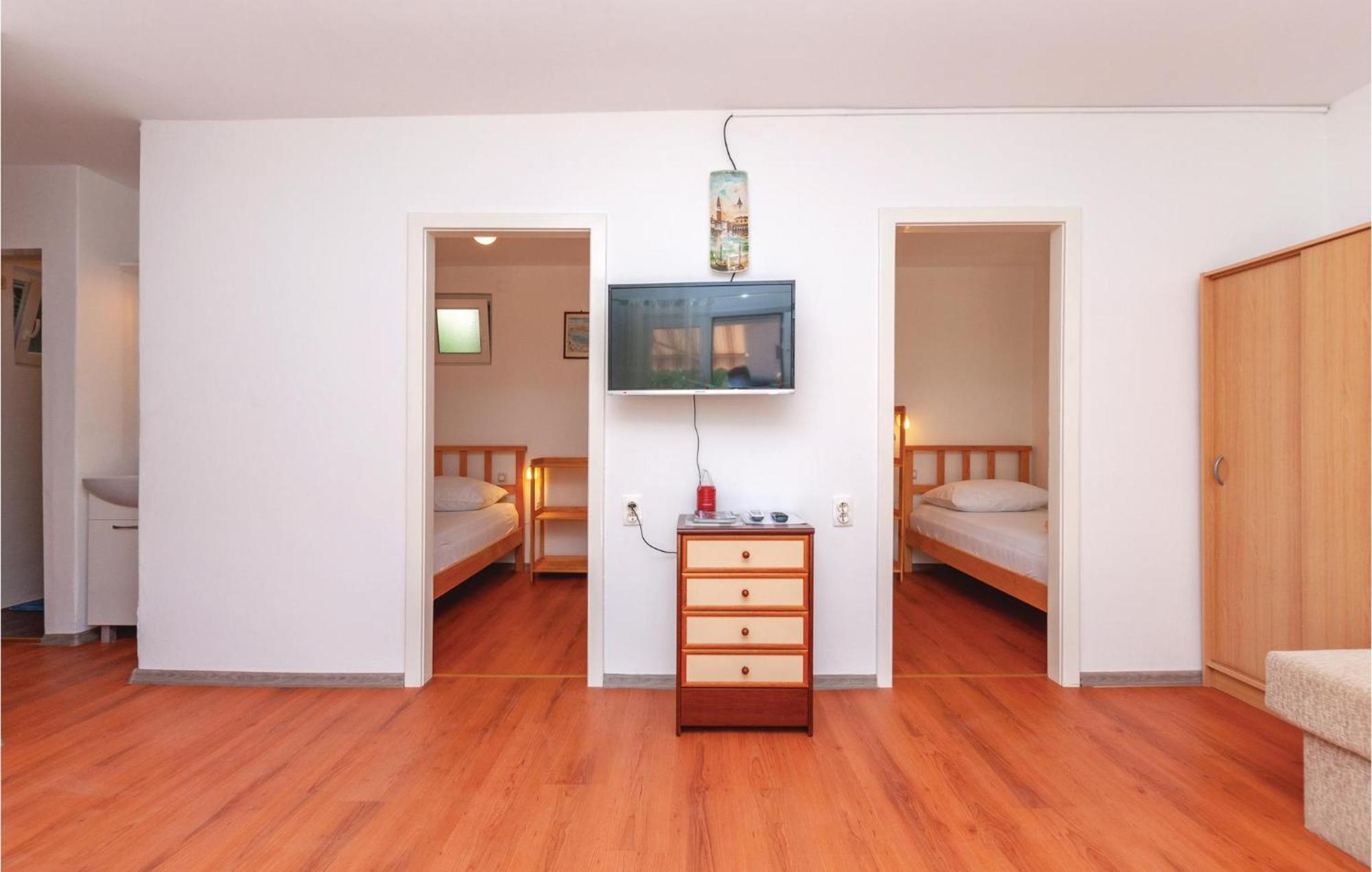 Beautiful Apartment In Jadrija With Kitchen Kültér fotó