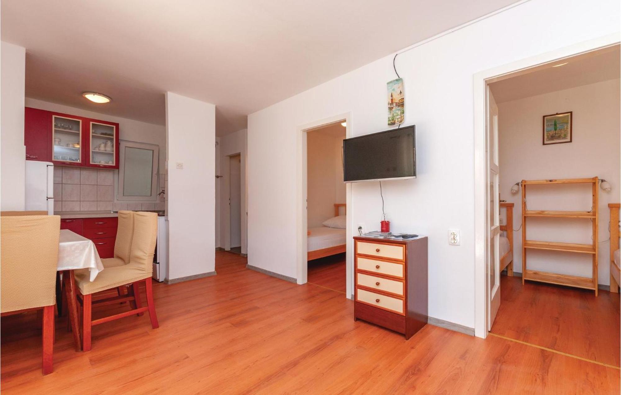 Beautiful Apartment In Jadrija With Kitchen Kültér fotó