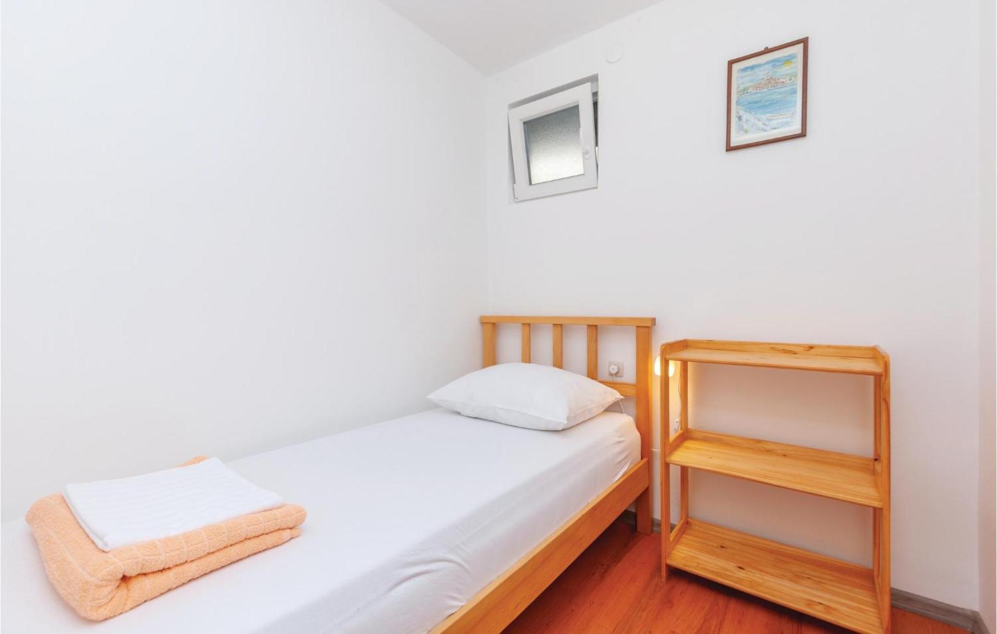 Beautiful Apartment In Jadrija With Kitchen Kültér fotó